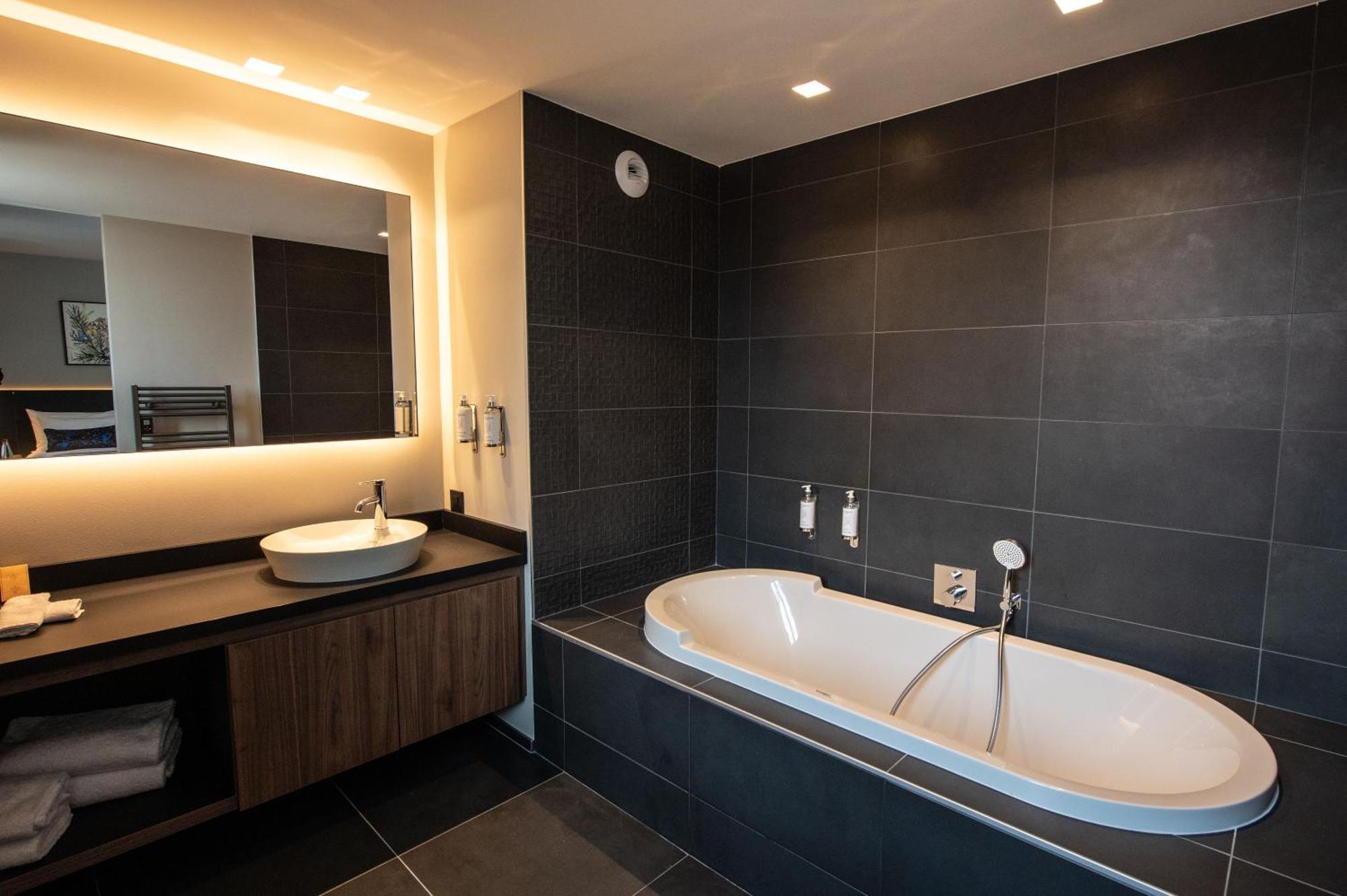 Best Western Premier Le Chapitre Hotel And Spa Remiremont Esterno foto